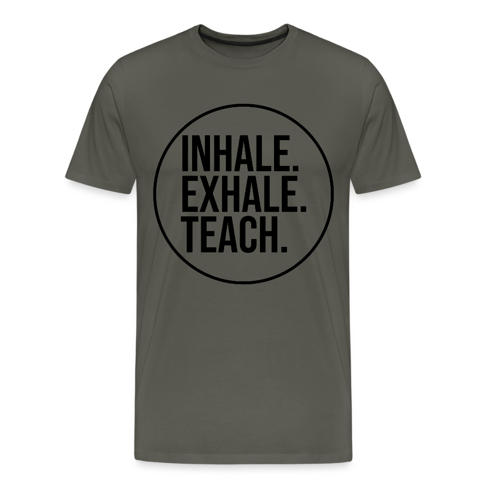 Inhalte. Exhale. Teich. - Männer Premium T-Shirt - Asphalt