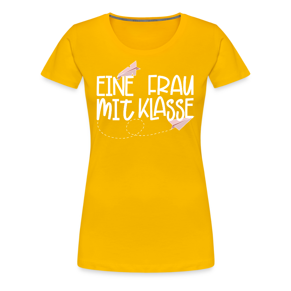 Eine Frau mit Klasse - Frauen Premium T-Shirt - Sonnengelb