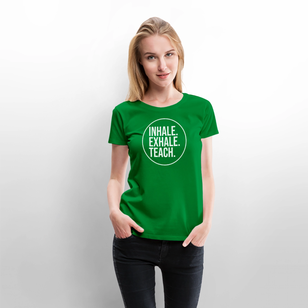 Inhale. Exhale. Teach. - Frauen Premium T-Shirt - Grün