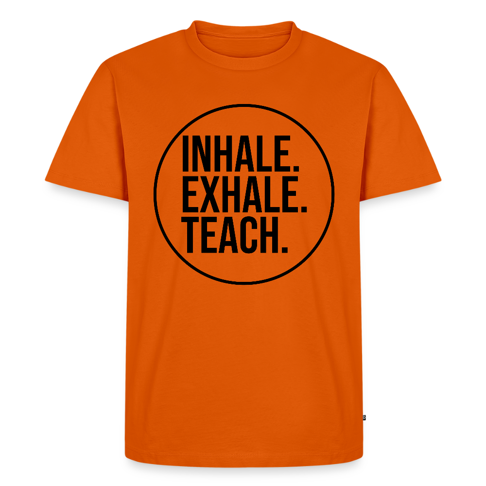Inhalte. Exhale. Teich. - Männer Premium T-Shirt - Orange 