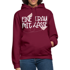 Eine Frau mit Klasse - Hoodie - Bordeaux